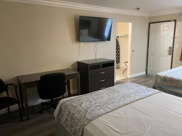 Colony Inn image 39